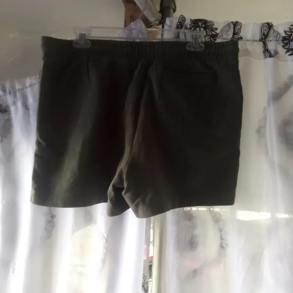 Athelic works short size (16-18).    ( Box DD ) - Picture 2 of 3